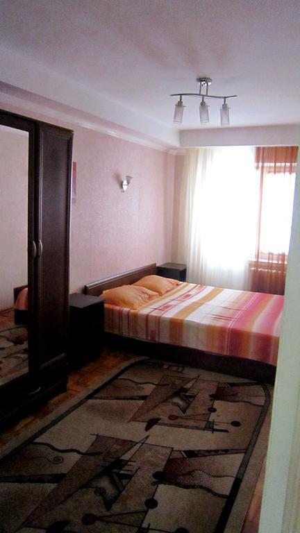Apartment On Maliy Rinok Zaporizhia Exterior foto